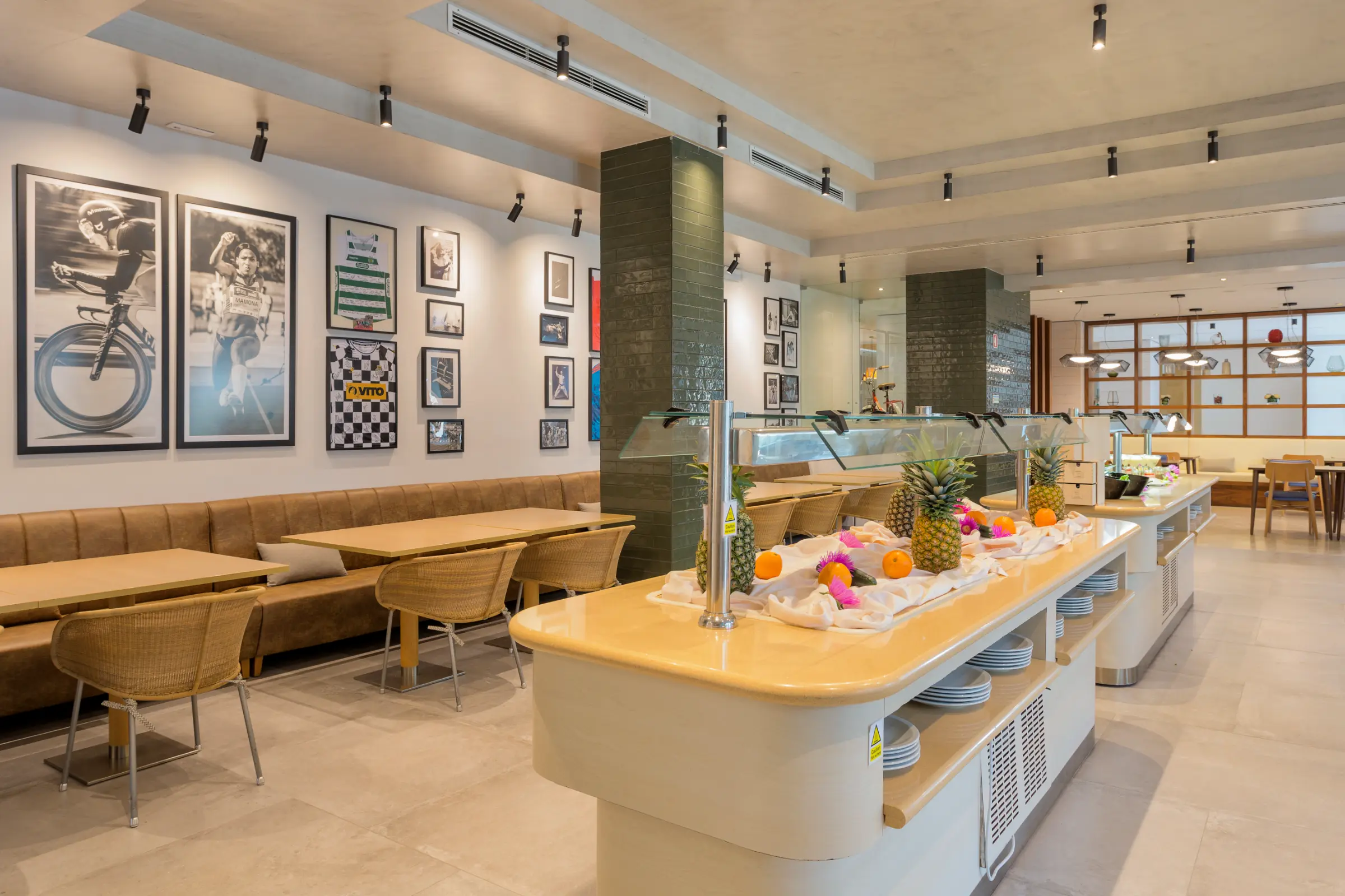 RESTAURANTE "PODIUM", BAR E ESPLANADA , VICTORIA HOTEL - P3P J. Paulo Pereira - Arquitetos & Associados