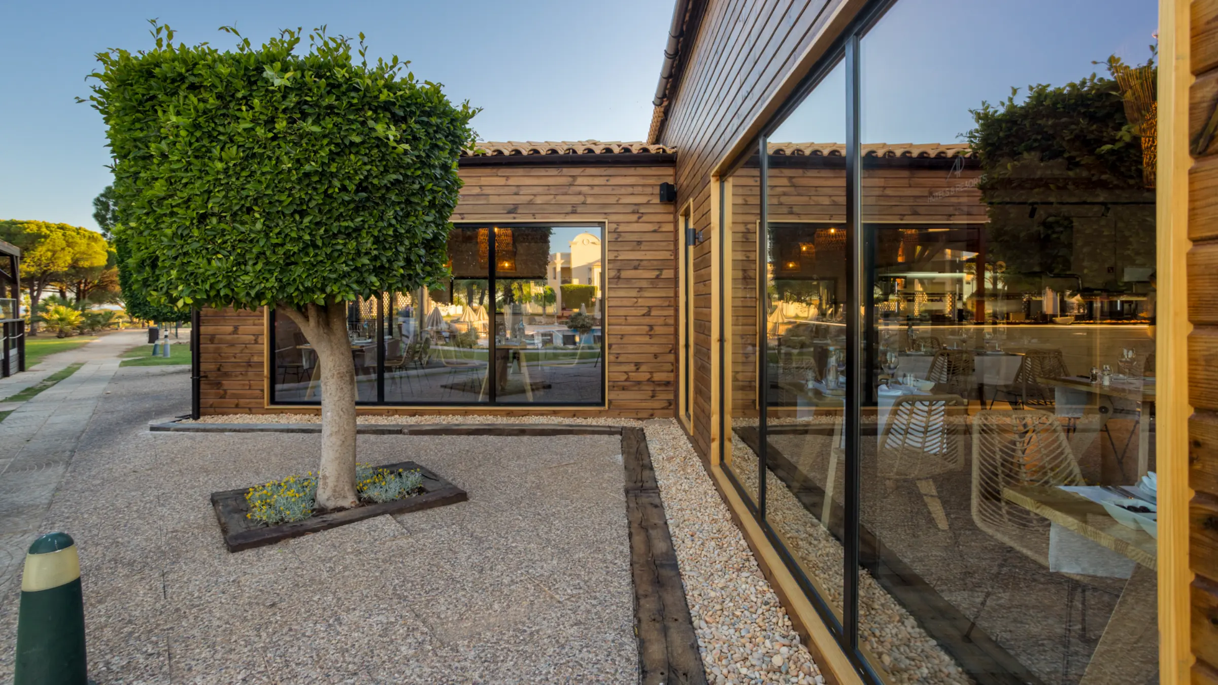 "O Grill" Restaurant, Adriana Resort, exterior - P3P J. Paulo Pereira - Arquitetos & Associados