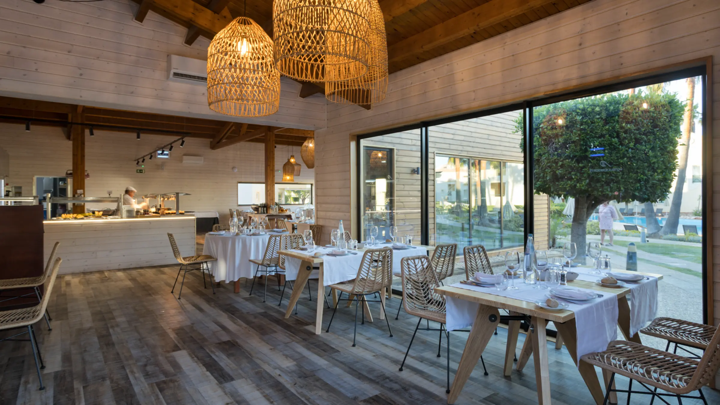 "O Grill" Restaurant, Adriana Resort, buffet and tables - P3P J. Paulo Pereira - Arquitetos & Associados